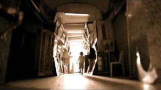 Les prêtres - Il est né le divin enfant (clip officiel)