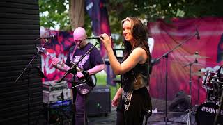 Video Zombie - zpěv Daniela Ulrichová a kapela MemoryX - živé vystoupe