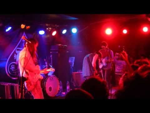 Beach Fossils - Crashed Out (live in Athens)