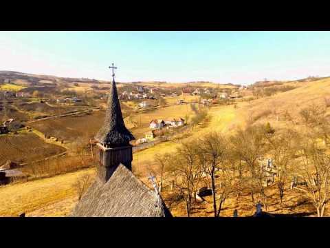 Szék község tavaszi napfényben a magasból