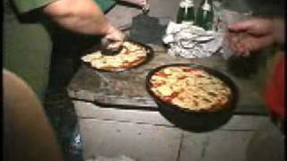 preview picture of video 'Pizzas y empanadas en Mendoza Argentina! (Las Heras)'