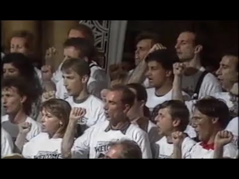Massed choir sings Nkosi sikelel i Africa for Nelson Mandela at St Marys Cathedral in Sydney in 1990