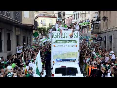 Elchedirecto.com - Ascenso Elche C.F. Llegada del autobús al Ayuntamiento