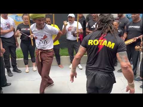 Mestre Charm x Mestre Cláudio jogo de Angola no lançamento da Ama Capoeira em Goiás .