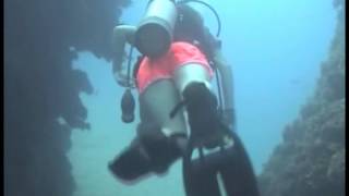 preview picture of video 'Daughter Diving in Runaway Bay, Jamaica'