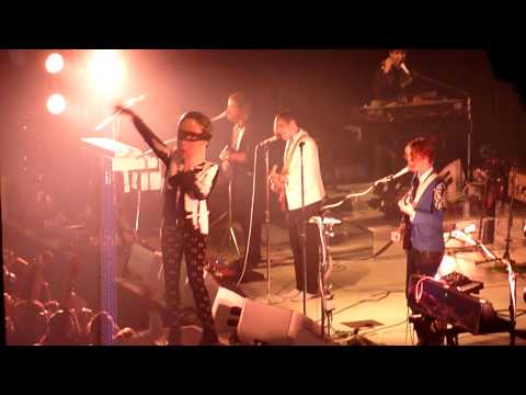ARCADE FIRE (THE REFLEKTORS) WIN IN CROWD!! 'UNCONTROLLABLE URGE' @ THE ROUNDHOUSE, LONDON 2013