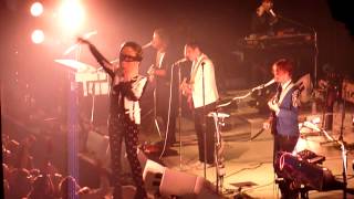 ARCADE FIRE (THE REFLEKTORS) WIN IN CROWD!! 'UNCONTROLLABLE URGE' @ THE ROUNDHOUSE, LONDON 2013