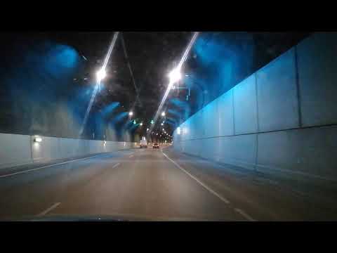 Nyt autoillaan tunneliin