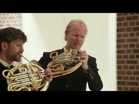 Mozart: 12 Duets For Two Horns, K487  VI. Menuetto