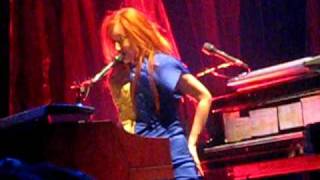 Tori Amos - Strong Black Vine (Philadelphia) 2009