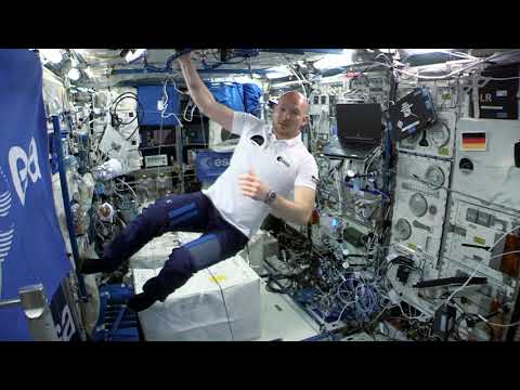 Alexander Gerst: Kunst des schwerelosen Schwebens (Flying Classroom 2 by DLR_next)