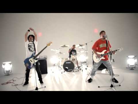 OVER ARM THROW / “Hand in hand”