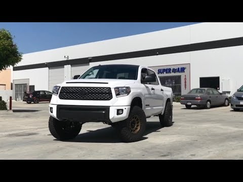 2018 Tundra on Fox 2.5 W/ Remote Reservoirs Method NV MR305 & 35” Nitto Ridge Grapplers