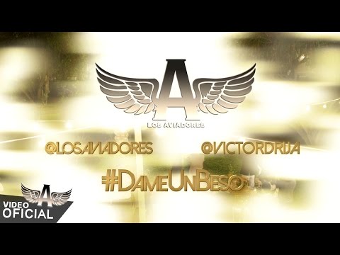 Los Aviadores - Dame un beso (feat. Victor Drija) Video Oficial / Official Video