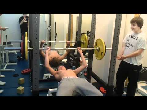 Kimbo bench pressing 90kg = 200 pounds !!!