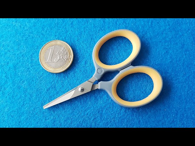 Vídeo relacionado con Westcott Easy Grip Tijeras 3 piezas Turquesa | Juego de 3 tijeras universales con agarre cómodo | Cuchilla de acero inoxidable extra afilada y duradera | Tijeras para hogar y oficina | N-90028 00