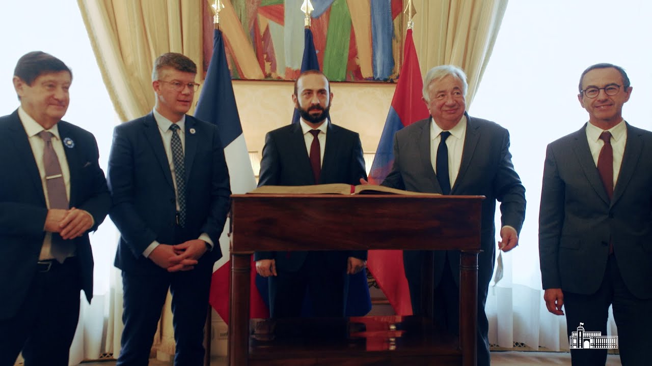 Глава МИД Армении на встрече с председателем Сената Франции отметил важность беспрепятственного въезда гуманитарных организаций в Арцах