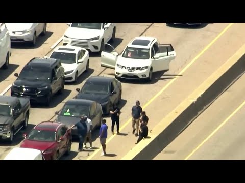 Authorities investigate explosion on Chicago expressway