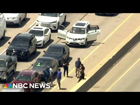 Authorities investigate explosion on Chicago expressway