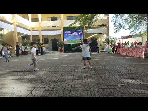 1C biểu diễn thời trang