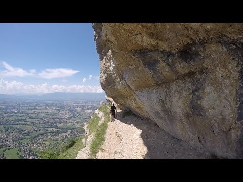 Sentier de la grotte d'Orjobet et trou de la Tine
