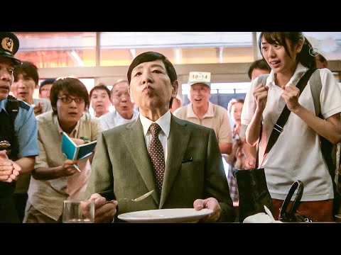 Even After Eating 20 Bowls of Egg Fried Rice, Man Still Isn’t Full and Orders More Without Moving