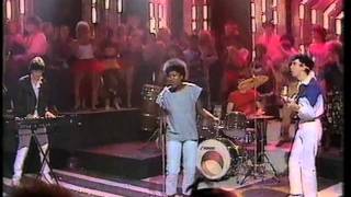 Joan Armatrading - Drop The Pilot. Top Of The Pops 1983