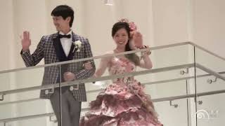 【 フラッシュモブ 結婚披露宴 】「新郎新婦のご入場です」えっ、この二人は誰？笑顔あふれるサプライズ披露宴 Glee " Light Up The World " サプライズウェディング