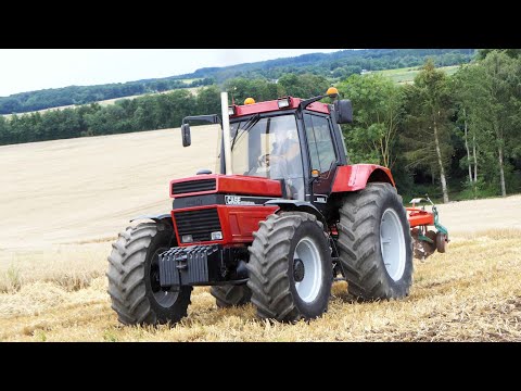 Case IH 1455 XL plowing with 4-Furrow Kverneland Plow