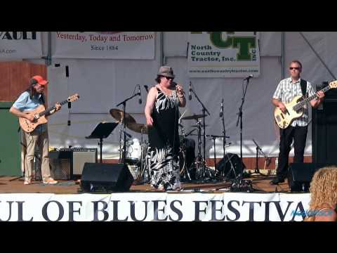 Michelle  Willson Live @ Barnful of Blues 8/1/15
