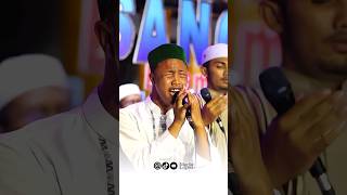 Download lagu Puncak Kerinduan🌹 Gus Isyroqi #shorrts #gusroqi #sholawat #mahalulqiyam mp3