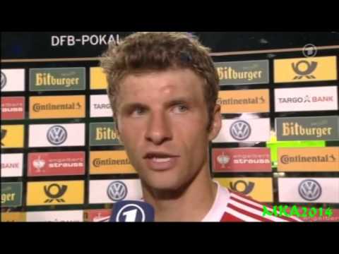 Thomas Müller : zwei Köpfe -Beule auf der Stirn "Letztes Einhorn"