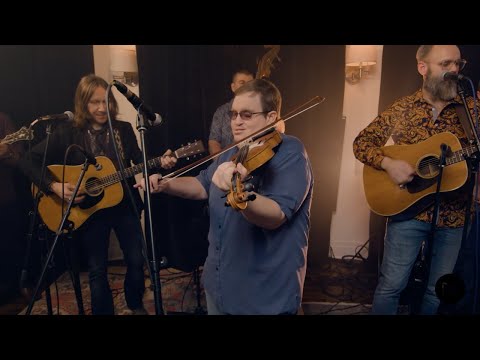 Michael Cleveland & Flamekeeper feat. Charlie Starr - "One Horse Town" // The Bluegrass Situation