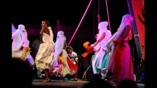 Pizzica degli Arakne Mediterranea in una notte d'estate