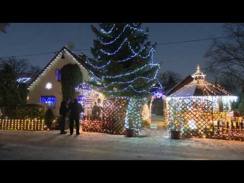 download lagu mp3 mp4 Vanocni Svetylka, download lagu Vanocni Svetylka gratis, unduh video klip Vanocni Svetylka
