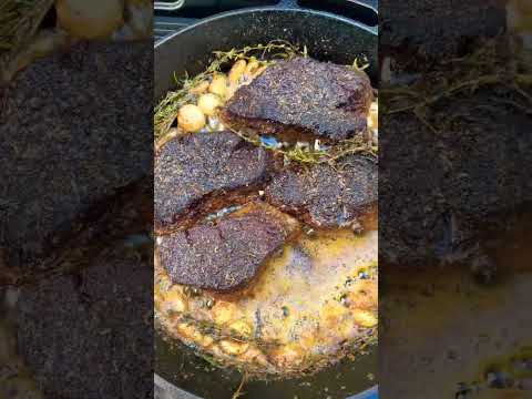 Japanese Wagyu Filet Mignon With Garlic/Thyme🥩🧄🥵🌿🥵