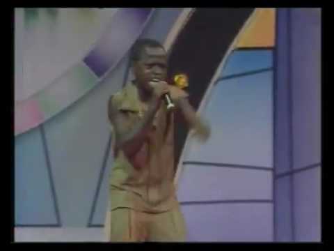 Awal performs with Sarkodie at Talented kids