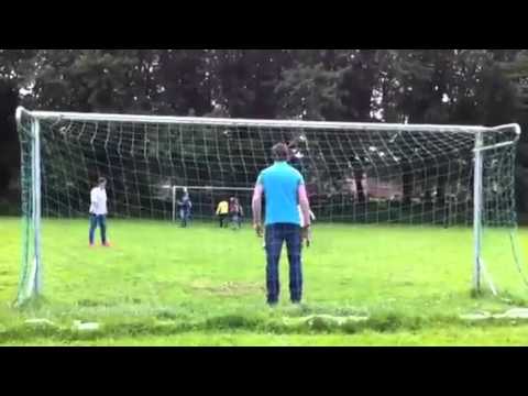 Jay gaat Latje trappen bij de fisio van vsv vreeswijk