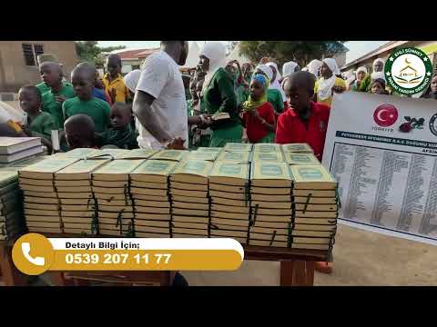 Afrika'da Peygamber Efendimiz Sav. in Doğumu Hürmetine 25 No Lu Kuran-ı Kerim Dağıtımı