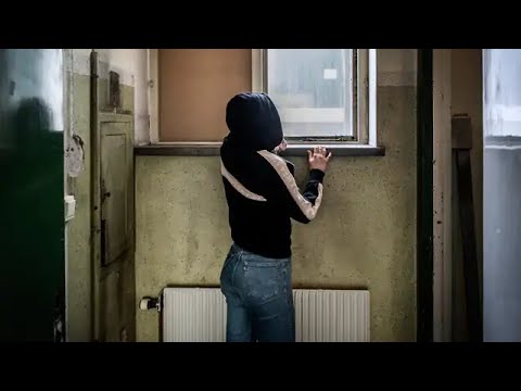 Stjärntränaren smygfilmade flickorna – i flera år