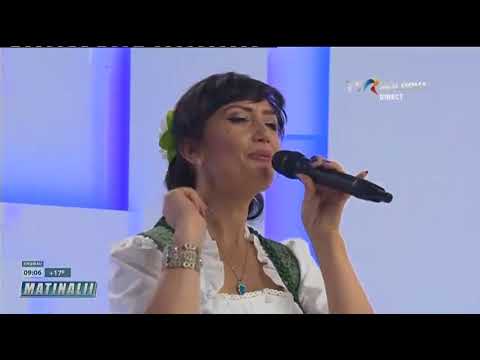O cunoscută cântăreaţă va deveni din nou mamă, după 20 de ani! VIDEO