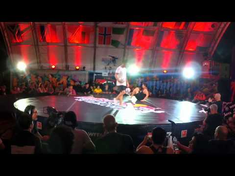 RICHARDINO(BRAZIL) VS DEGOX(CHILE) || REDBULL STREET STYLE 2019 || QUALIFICATION BATTLE