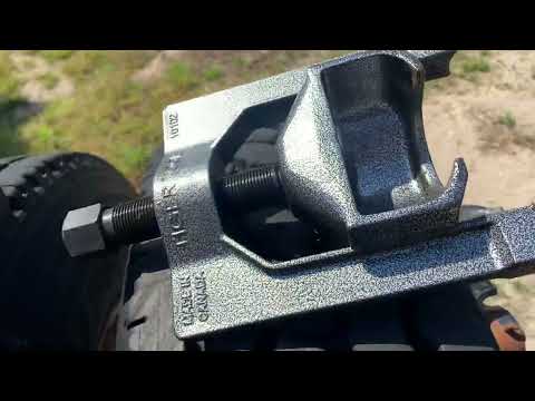 Tiger Tool U Joint puller.