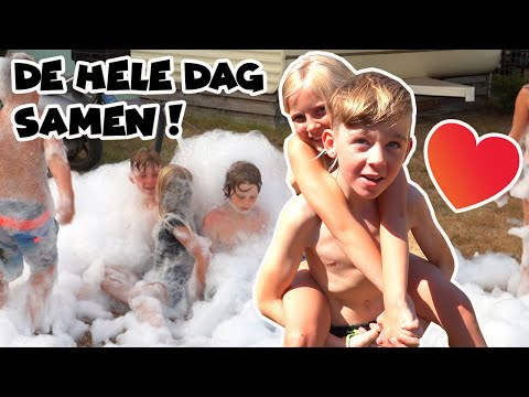 DE HELE DAG MET ZIJN VRIENDINNETJE !! - De Bakkertjes #421