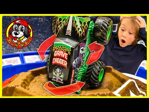 NEW 2022 Monster Jam Toys UNBOXING & GIVEAWAY - REV N' SPIN Challenge (Grave Digger & Dalmatian)