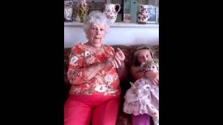 92 yr old Grandma singing Russian Song