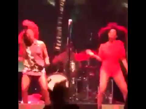 OMG Beyonce and Solange [2014] Look Great Together Dancing Coachella (Losing You)