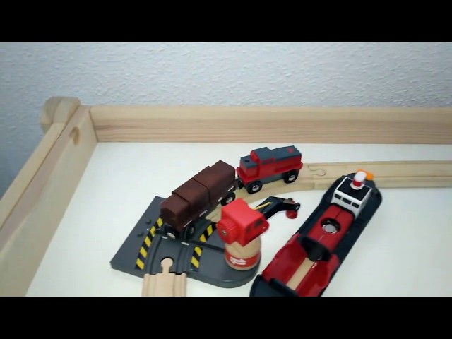 Vídeo relacionado con BRIO World - Set Ferrocarril con Cambio, Ferrocarriles, Set de Construcción de Madera, Tren Juguete, Juguetes Niños 3 Años o más, Juegos Educativos 3 Años