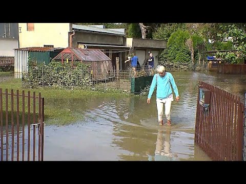 Video Thumbnail: Czechs left without electricity and drinking water following the floods