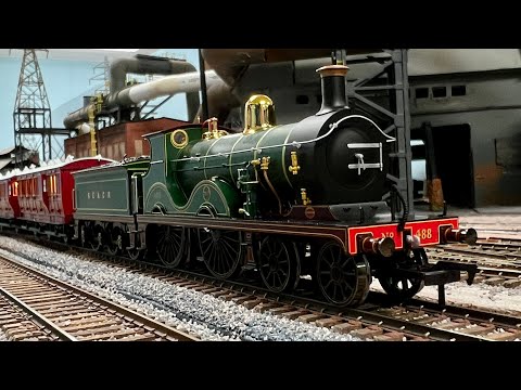 The best looking OO scale locomotive ever? SECR Hatton's Genesis coaches & Class D 4-4-0 from Dapol
